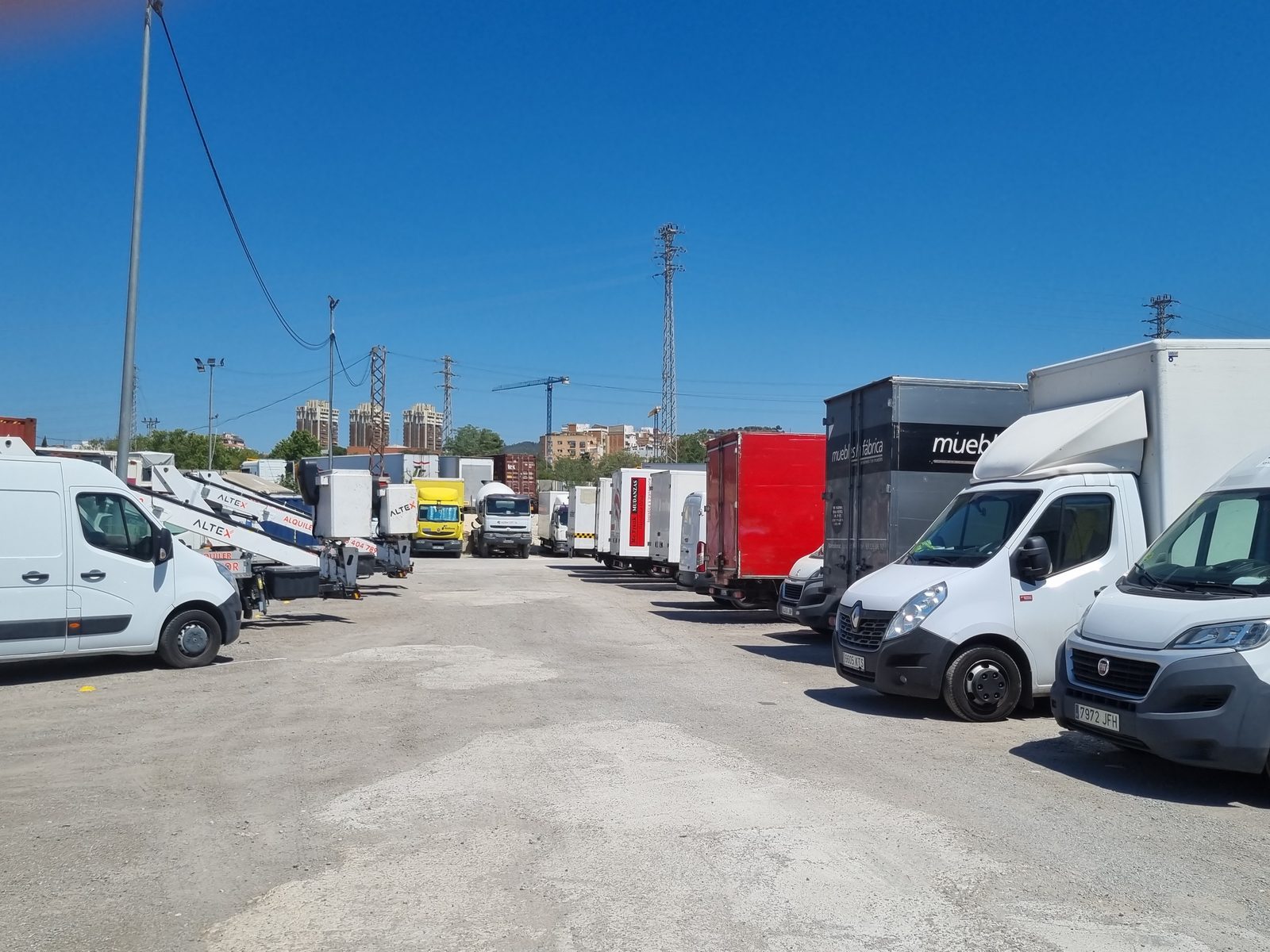Plaza para furgón grande en el parking de camiones de Esplugues de Llobregat