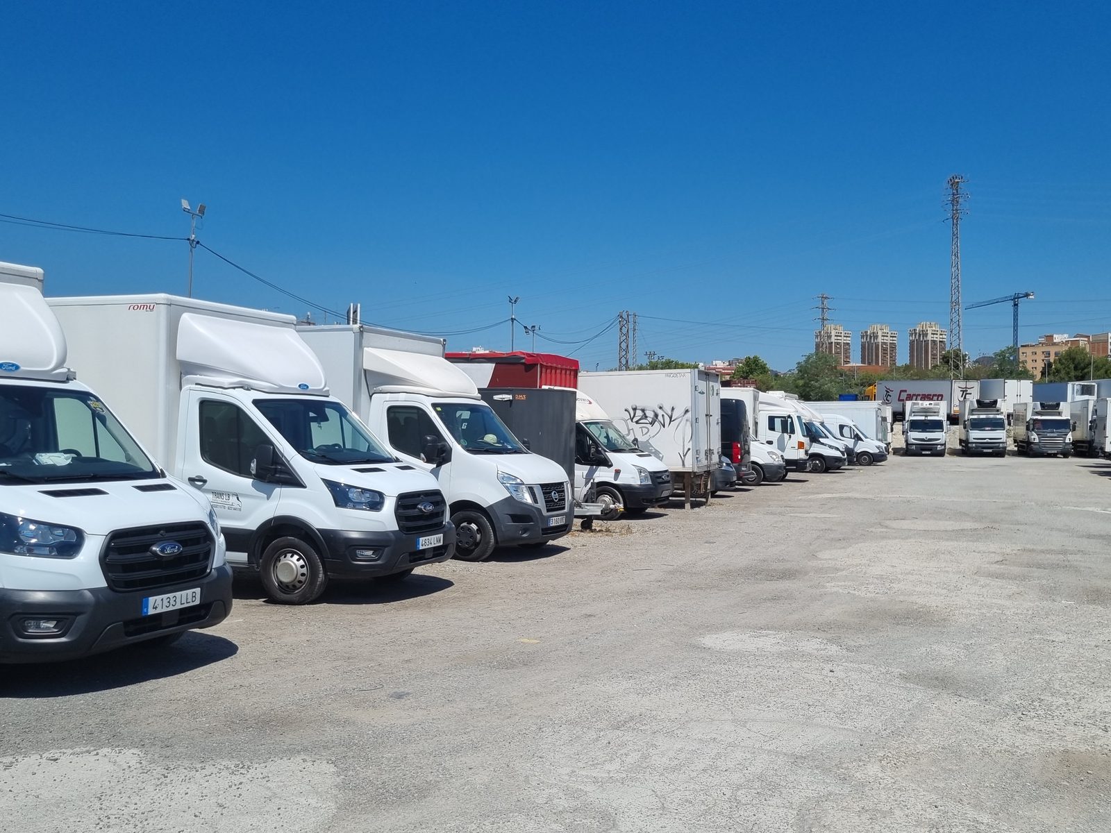 Plaza para camión rígido en el aparcamiento de camiones de Esplugues de Llobregat